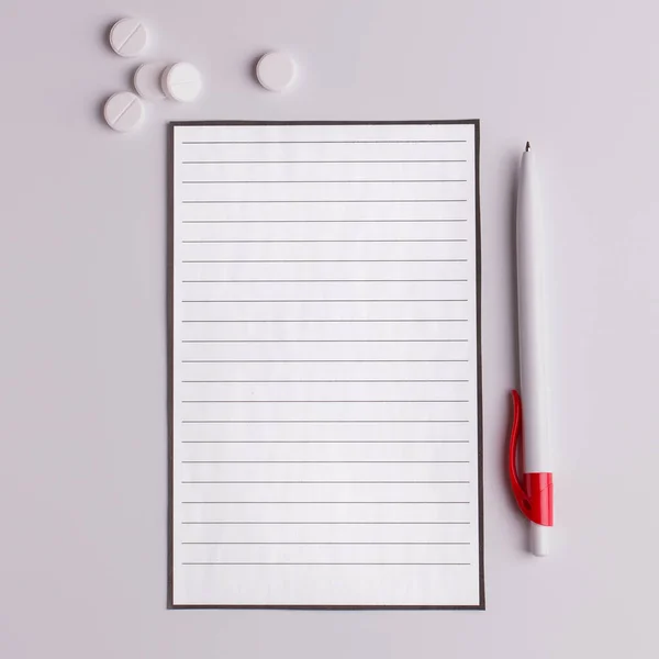 Arkusz Papieru Receptą Przyjmowanie Leków — Zdjęcie stockowe