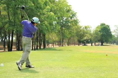 golfçü sallanan