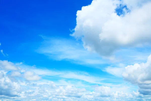 Leichte Bewölkung — Stockfoto