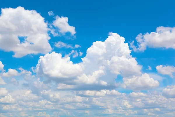 Witte wolken — Stockfoto