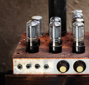 vintage Vana Amplifikatör