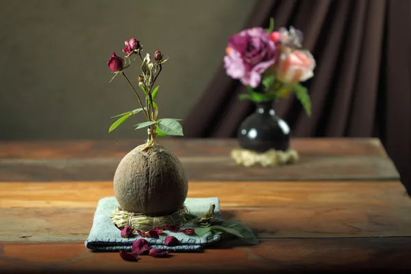 Ikebana červená růže — Stock fotografie