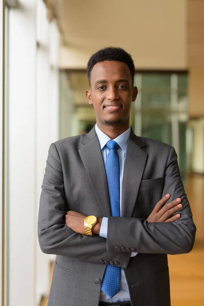 Retrato Del Joven Empresario Africano Guapo Con Traje Corbata —  Fotos de Stock