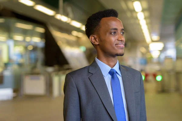 Porträtt Stilig Ung Afrikansk Affärsman Kostym Och Slips — Stockfoto