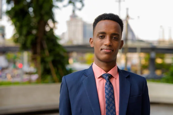 Retrato Joven Empresario Africano Con Traje Corbata —  Fotos de Stock