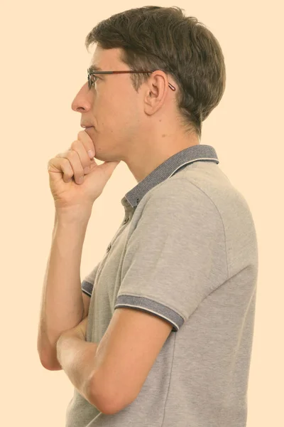 Студийный Снимок Тощего Человека Короткими Волосами Белом Фоне — стоковое фото