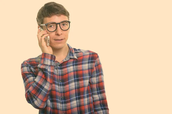 Estudio Hombre Hipster Con Pelo Corto Aislado Sobre Fondo Blanco — Foto de Stock