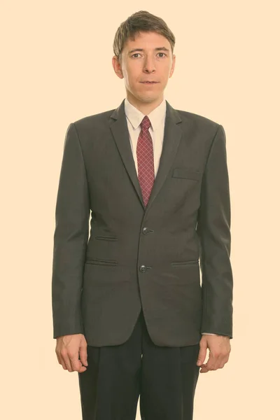 Studioaufnahme Eines Geschäftsmannes Mit Kurzen Haaren Anzug Vor Weißem Hintergrund — Stockfoto
