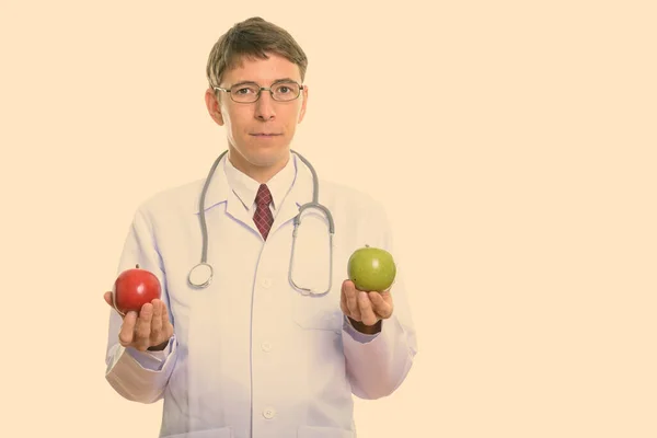 Studio Colpo Uomo Medico Con Capelli Corti Isolati Sfondo Bianco — Foto Stock