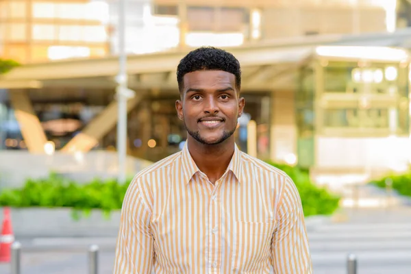 Retrato Joven Hombre Negocios Africano Guapo Con Ropa Elegante —  Fotos de Stock