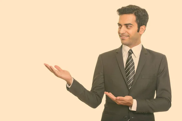 Studioaufnahme Eines Jungen Persischen Geschäftsmannes Anzug Isoliert Vor Weißem Hintergrund — Stockfoto