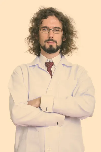 Estúdio Tiro Homem Barbudo Bonito Médico Com Cabelo Encaracolado Isolado — Fotografia de Stock