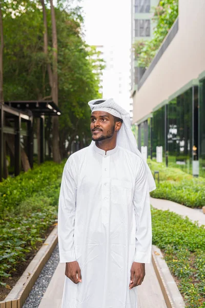 Portré Fiatal Afrikai Muszlim Férfi Visel Vallási Ruhát Egy Sál — Stock Fotó