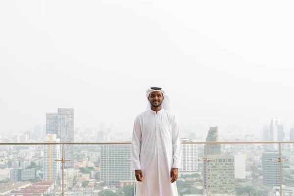 Ritratto Giovane Musulmano Africano Vestito Con Abiti Religiosi Sciarpa — Foto Stock