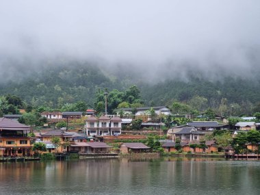 Ban Rak Thai, Mae Hong Son 'da bir Çin yerleşimi, Kuzey Tayland yatay çekimi