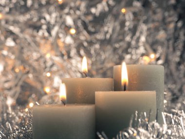 Üçüncü Advent mum yanığı, metin boşluğu olan gümüş arkaplan
