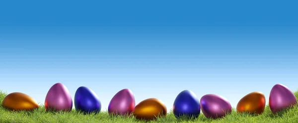 Molte Uova Pasqua Colorate Fila Uno Sfondo Erba Utilizzando Come — Foto Stock