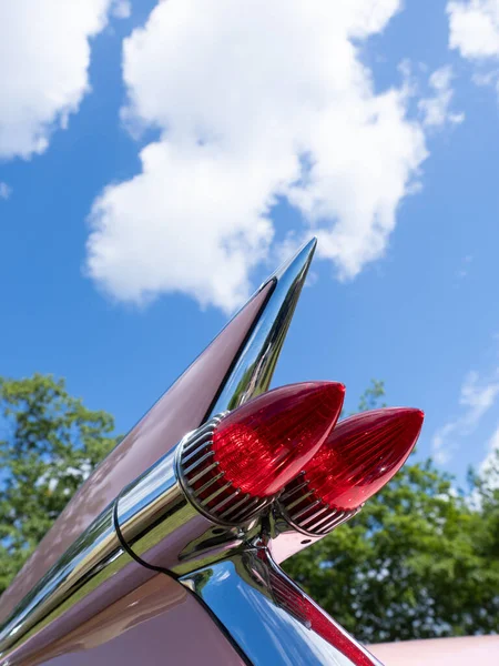 Задняя Фара Старой Классической Американской Машины Широкоугольная Съемка Солнечный Летний — стоковое фото