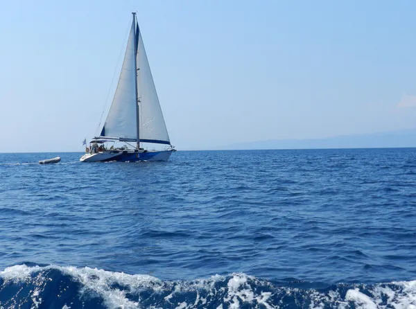 Żeglarstwo na Morzu Śródziemnym — Zdjęcie stockowe