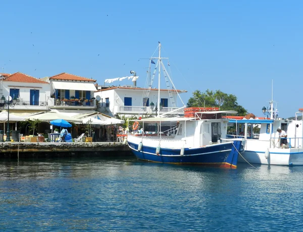 Порт на греческом острове Скиатос — стоковое фото