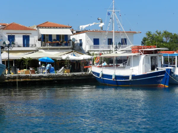 El puerto en la isla griega de Skiathos — Foto de Stock