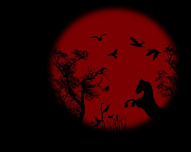 gece kuzgun kırmızı dolunay ile bir ağaç üzerinde