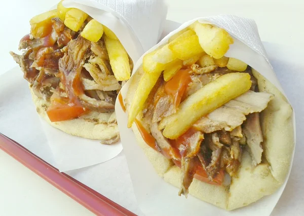 Gyros pita, mediterrán utcai élelmiszer — Stock Fotó