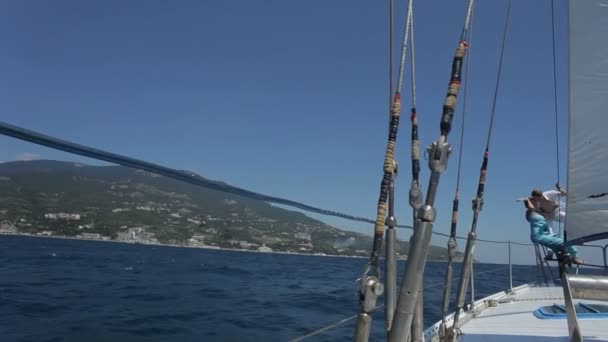 En båt i havet — Stockvideo