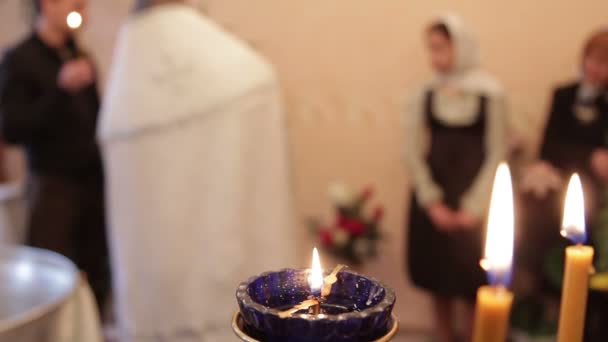 Santo ritual. Santo padre lleva a cabo un ritual de la iglesia . — Vídeos de Stock