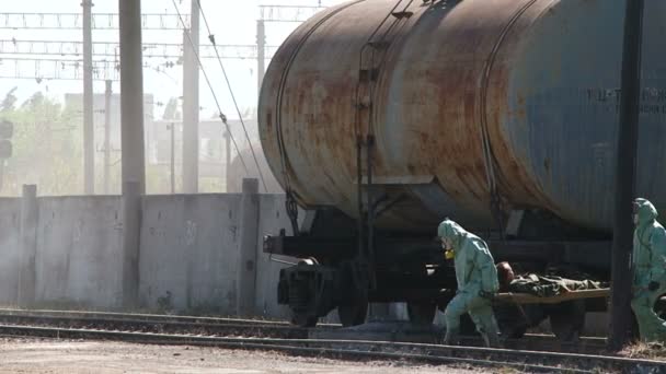 Acidente numa estação ferroviária — Vídeo de Stock