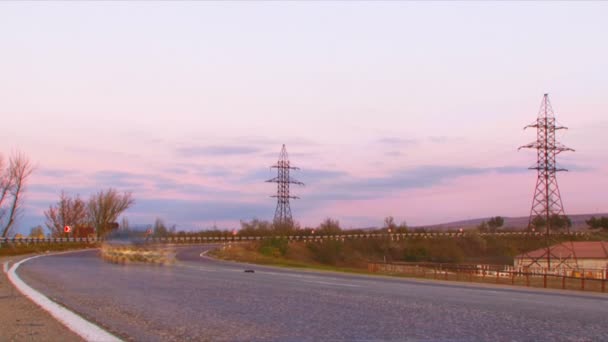 Snelweg in de avond — Stockvideo