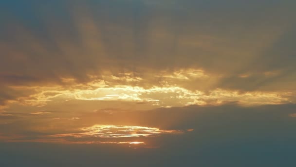 Abendliche Wolkenlandschaft — Stockvideo