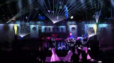 Neon dansçılar