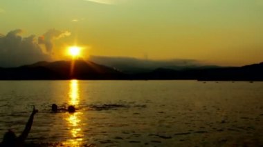 Deniz kenarında tatil