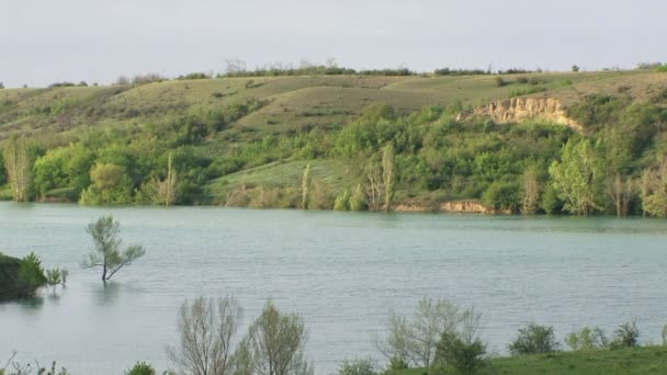 Hermoso lago — Vídeos de Stock