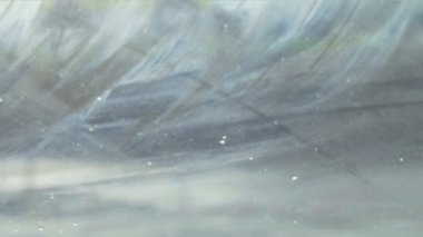 anormal derecede ağır dolu ve yağmur bir kentsel alanda