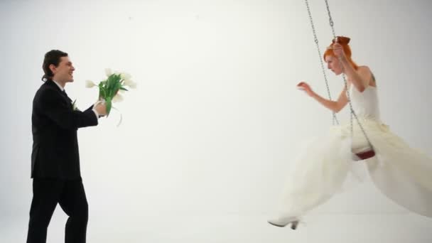 Bride rides on a swing — Stock Video