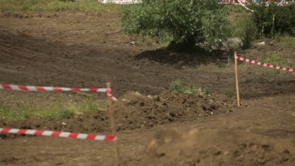 SIMFEROPOL, UCRÂNIA - JULHO 2: Mini buggies participam da Primeira Copa da Crimeia "Prohvat Derby" (extrema auto derby), 2 de julho de 2010, Simferopol, Crimeia, Ucrânia . — Vídeo de Stock