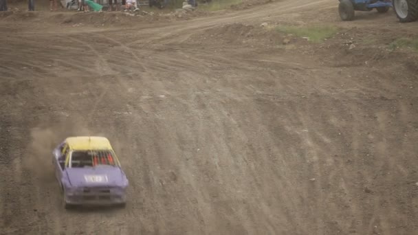 Simferopol, Ukraina - 2 juli: mini golfbilar delta i Krim "prohvat derby" första kopp (extrem auto derby), juli 2, 2010, simferopol, Krim, Ukraina. — Stockvideo