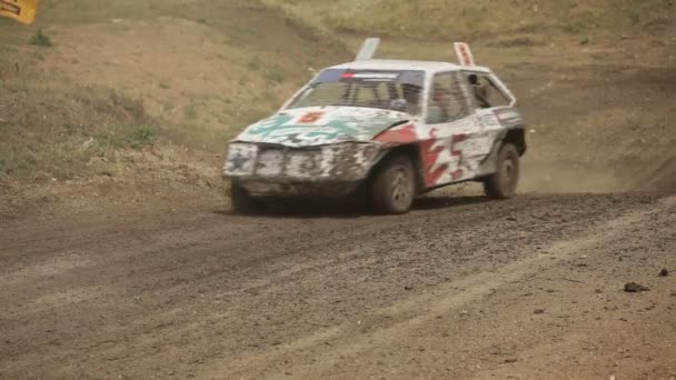 Simferopol, Ukraina - 2 juli: veteranbilar delta i första kopp Krim "prohvat derby" (extrem auto derby), juli 2, 2010, simferopol, Krim, Ukraina. — Stockvideo