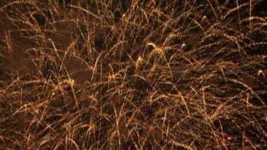 renkli havai fişek. çok güzel ve renkli gece gökyüzünde havai.