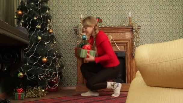 Mother hiding gifts for Christmas. — Stock Video