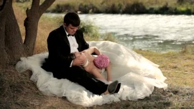 küçük Nehri üzerinde yeni evliler.