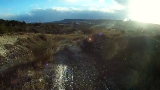 Cycliste le long d'une colline lors d'une compétition .