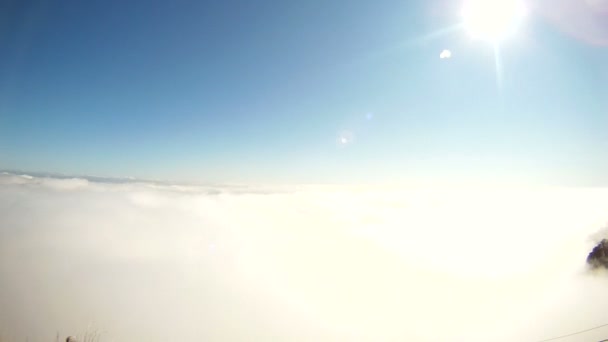 Luftseilbahn in den Bergen. — Stockvideo