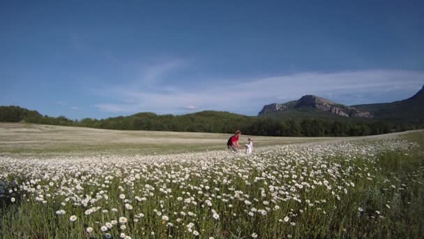 Father and daughter spending their holidays in a village. — Stock Video