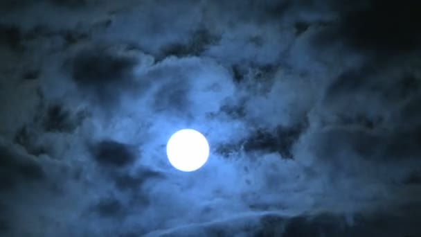 Lune lumineuse Mystérieusement belle lune .