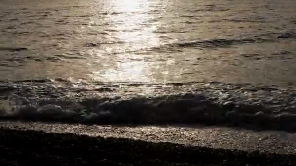 Solnedgång på stranden. — Stockvideo