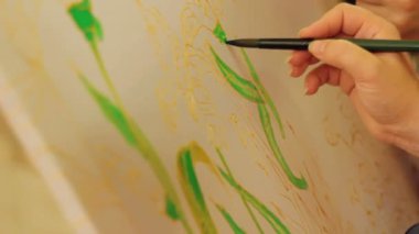 ikisi beraber Tekstil üzerinde çizim. Batik tekniği.