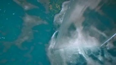 su. cihaz havza doldurur.